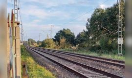 260928_Oberleitung durch LKW beschaedigt