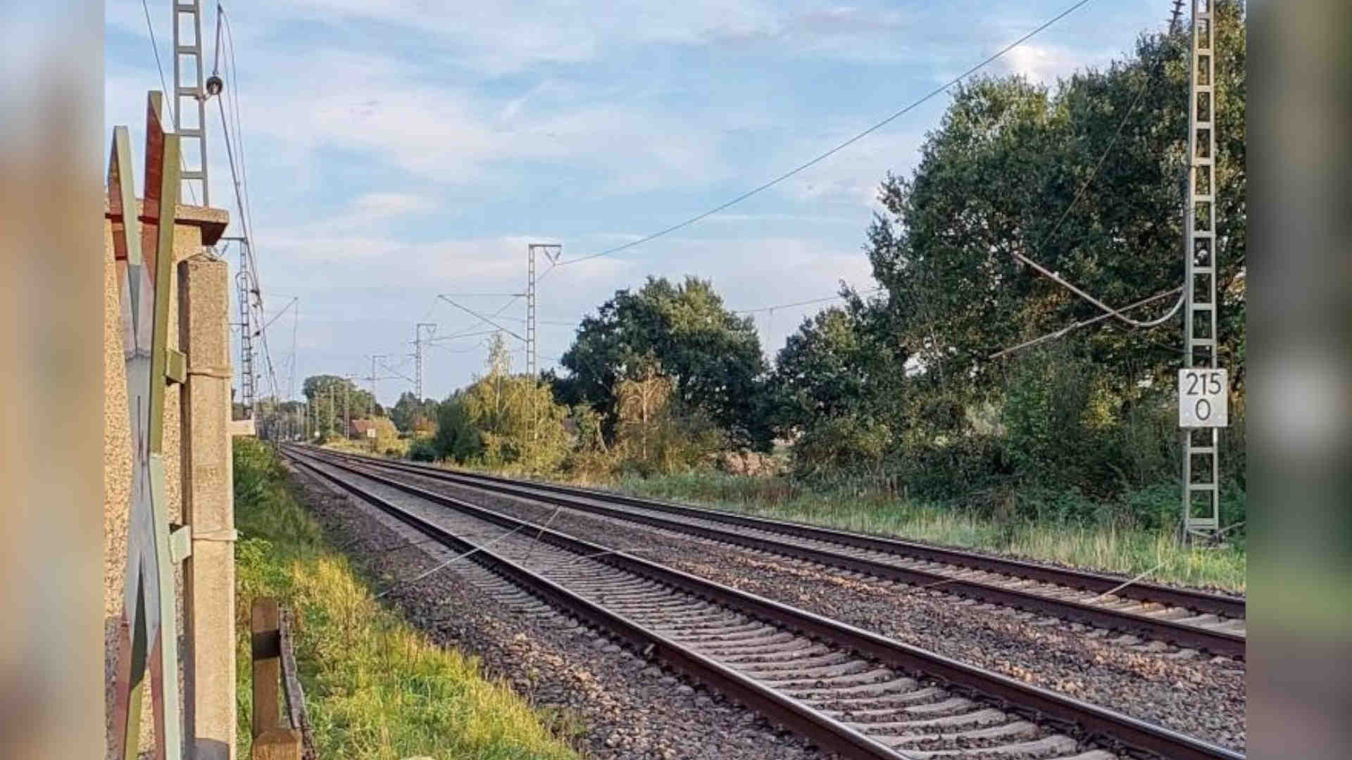 260928_Oberleitung durch LKW beschaedigt