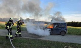 251006_Auto in Spahnharrenstaette ausgebrannt