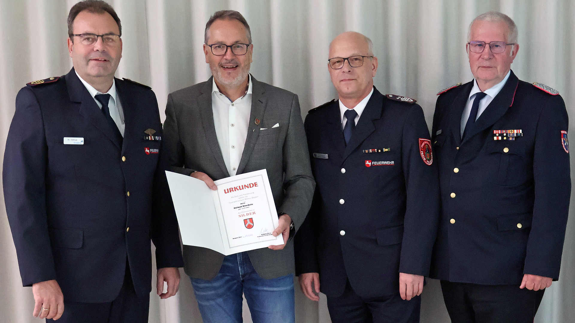 261012_Feuerwehr ehrt Buergermeister Knurbein